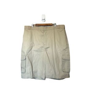 Dickies mens loose fit tan cargo shorts NEW size 44‎ waist
